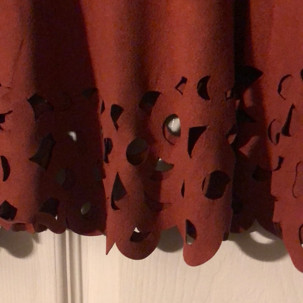 Rust colored skirt with cutouts at bottom - Picture 2 of 3